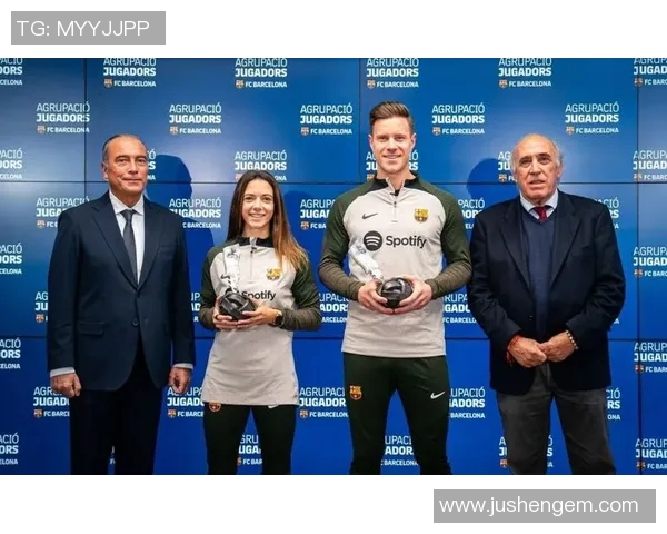 巴萨双冠荣耀时刻男女足共庆辉煌特尔施特根周日举杯庆祝